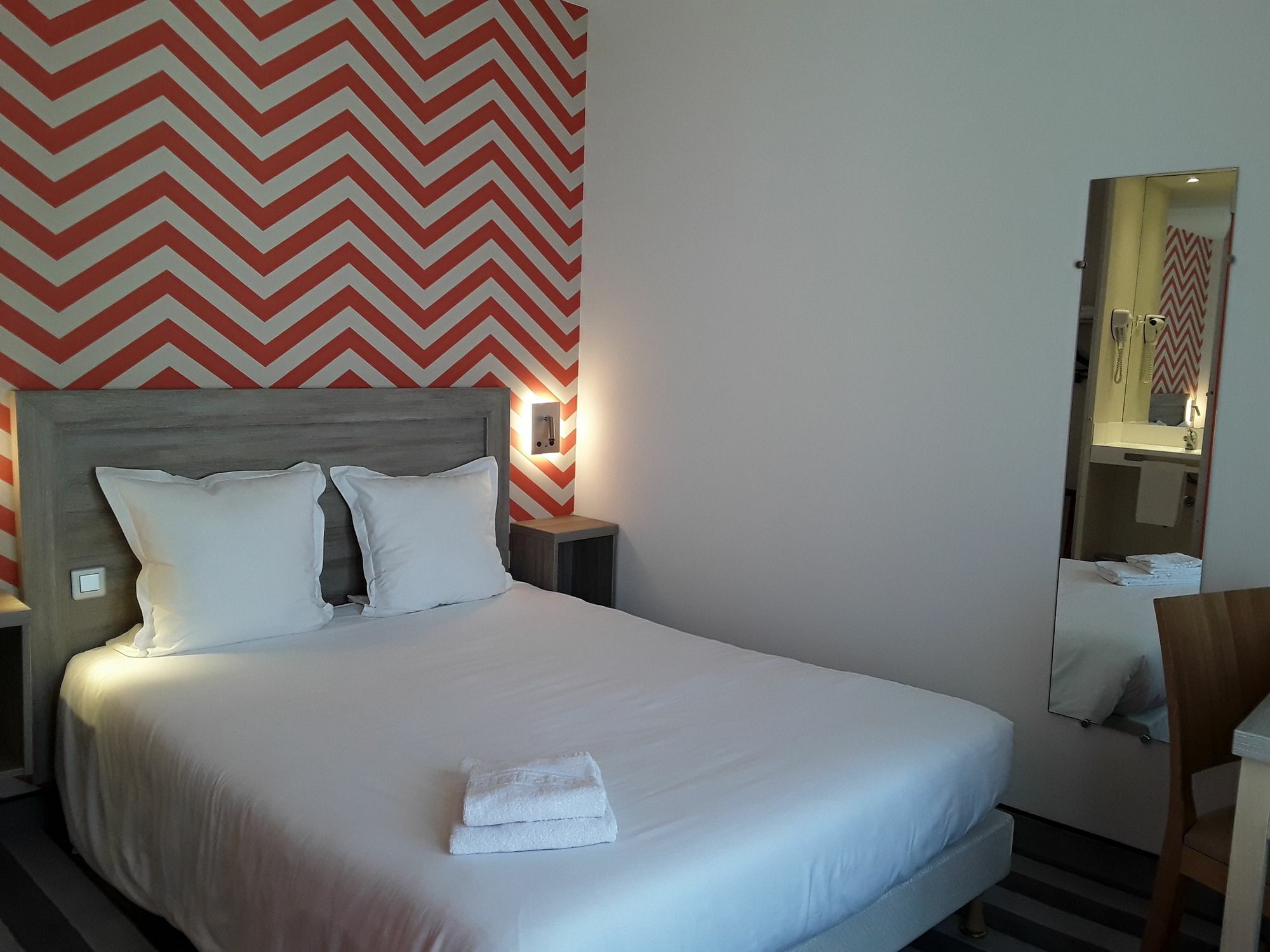 Logis Hotel De L'Europe Poitiers Eksteriør billede